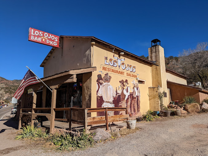 Los Ojos Restaurant & Saloon