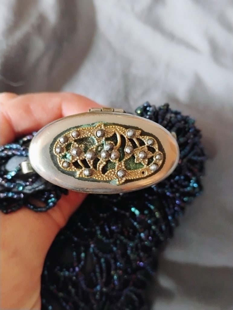 Vintage 1920s Beaded Purse with Expandable Neck